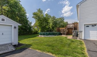 14 Hotchkiss Dr, Bristol, CT 06010