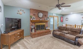 2104 Cedarcrest Ct, Arkansas City, KS 67005