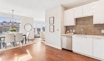 989 S BUCHANAN St #225, Arlington, VA 22204