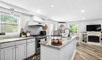 93 Burdickville Rd, Charlestown, RI 02813