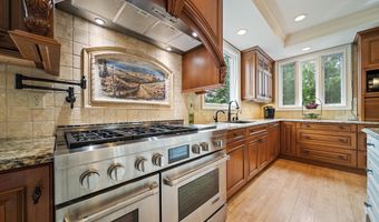 3 Baldwin Ln, Bedford, NH 03110
