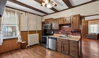 108 W 2ND St, Alburtis, PA 18011