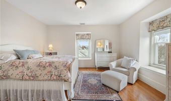 287 Gibbs Ave, Newport, RI 02840