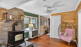 6 North Rd, Foster, RI 02825