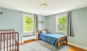 9 Roberta Dr, Barrington, RI 02806