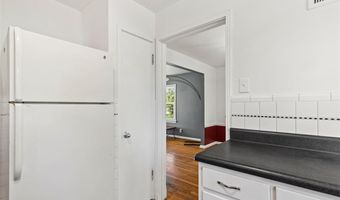 7133 Circleview Dr, Affton, MO 63123