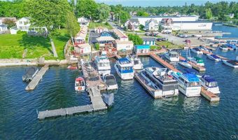 24 Bethune St, Alexandria Bay, NY 13607