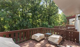 2376 Hiddengarden Ct, Ballwin, MO 63021