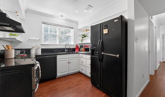 397 KINGS COLLEGE Dr, Arnold, MD 21012
