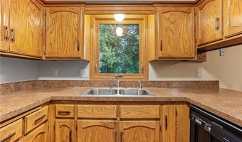 7454 Upper 24th St N, Oakdale, MN 55128