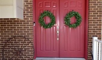 872 Village Brook Ct, Ballwin, MO 63021