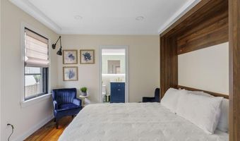 11 Sunshine Ct, Newport, RI 02840