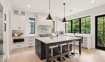 112 N HIGHLAND St, Arlington, VA 22201