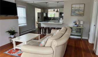 53 Center Ave, Middletown, RI 02842