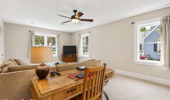 17 Ridge Rd, Danbury, CT 06810