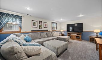 923 Hillside Dr, Amherst, OH 44001