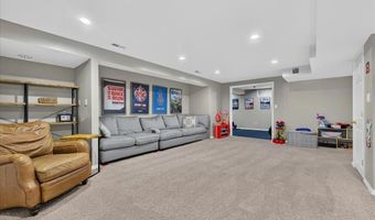 918 Claybend Dr, Ballwin, MO 63011