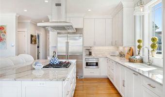 1048 Ocean Rd, Narragansett, RI 02882