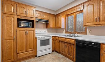 2405 N ERB St, Appleton, WI 54911