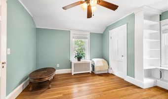 121 Commonwealth Ave, Warwick, RI 02886