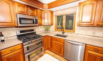 190 Wyeth Dr, Amherst, NY 14068