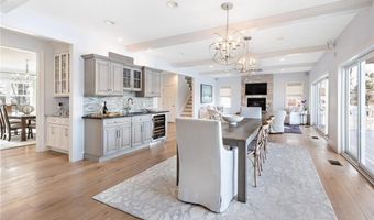 1040 Buttonwoods Ave, Warwick, RI 02886