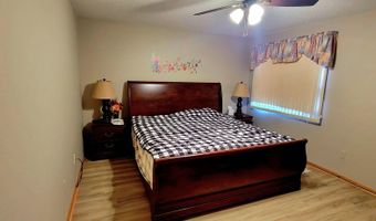 929 Circle Dr, Aberdeen, SD 57401