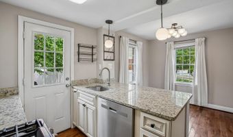 5812 N KINGS Hwy, Alexandria, VA 22303