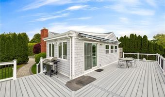 35 Willow Ave, Narragansett, RI 02882
