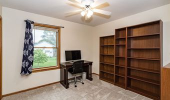 806 Vermont Cir, Ames, IA 50014
