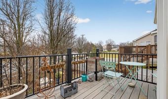 800 Whispering Village Cir, Ballwin, MO 63021