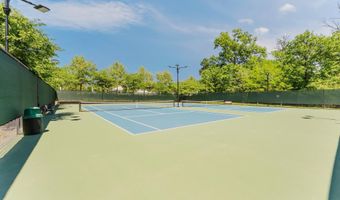 24588 BYRNE MEADOW Sq 302, Aldie, VA 20105