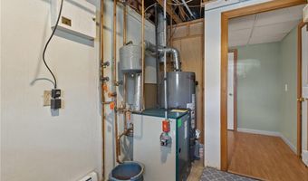 2 Dogwood Dr, Cranston, RI 02921