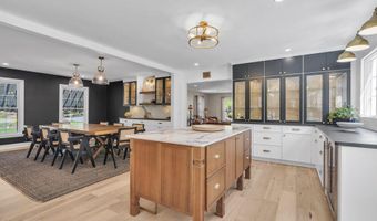 14 Bunker Hill Dr, Middletown, NJ 07748