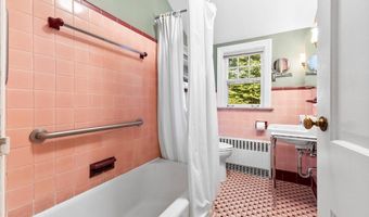 73 Oakwood St, Albany, NY 12208