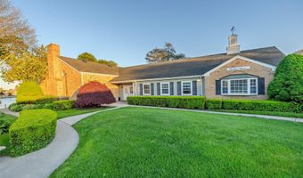 7 Harbor N, Amityville, NY 11701