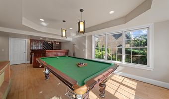 2086 Autumn Hill Dr, Ann Arbor, MI 48103