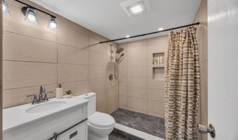 111 KAHULUI BEACH Rd D-402, Kahului, HI 96732