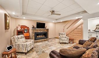17251 Hollingsworth Rd, Basehor, KS 66007