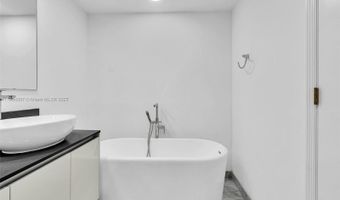 9821 E Bay Harbor Dr 302, Bay Harbor Islands, FL 33154