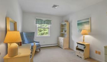 1 E Gate Rd, Danbury, CT 06811