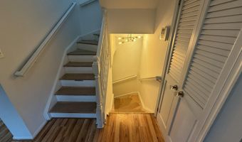 4360 GREENBERRY Ln, Annandale, VA 22003