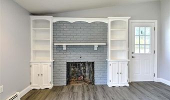 45 Countryside Dr, North Providence, RI 02904
