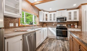 33 Old Bridge Ct, Effingham, NH 03882