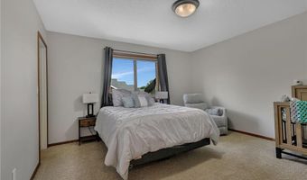 984 Waters Edge Cir, Avon, MN 56310