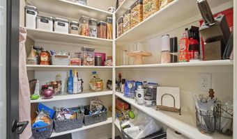 4261 Lakeshore Dr, Basehor, KS 66007