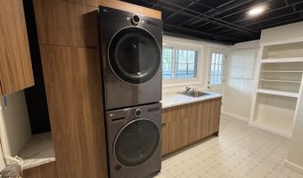 2305 N Williamsburg St, Arlington Heights, IL 60004