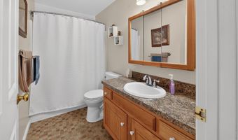 24 Manorwood Dr 24, Branford, CT 06405