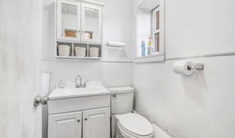 1567 Hammond St, Bangor, ME 04401