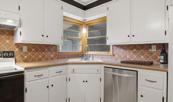 912 W Pleasant St, Aurora, MO 65605